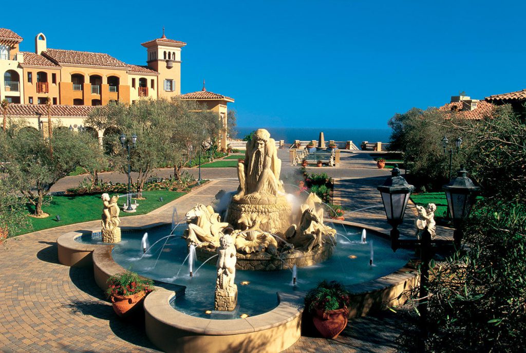 Water fountain in Newport Beach 